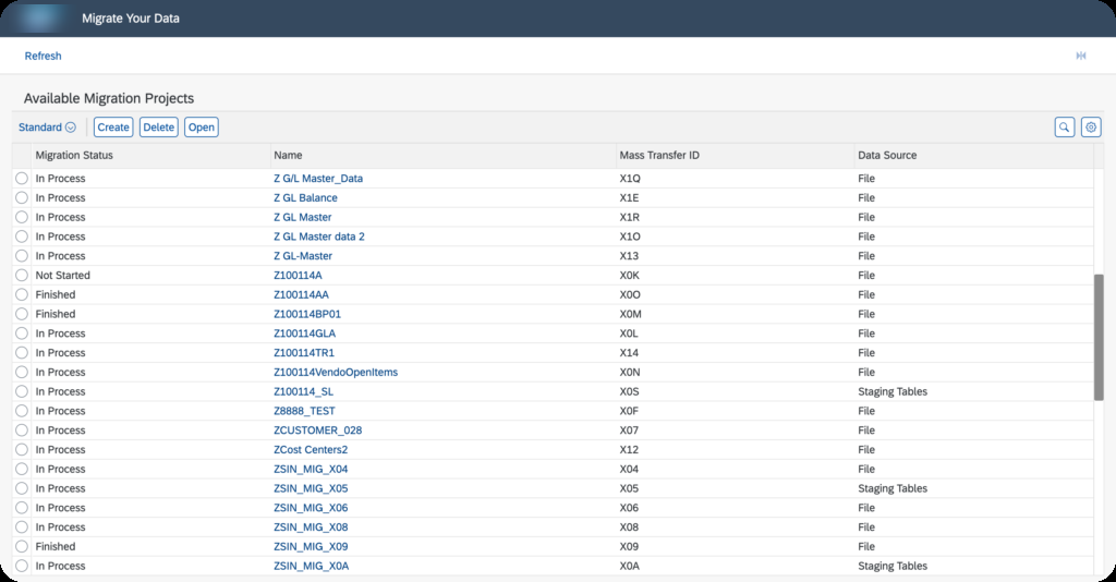 Liste des projets de migration dans l'app Fiori Migrate Your Data avec colonnes Migration Status, Name, Mass Transfer ID et Data Source